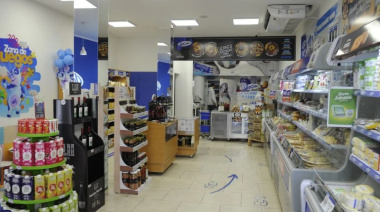 Luz Azul quitará el IVA al precio de ocho productos cada mes