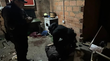 Apuñaló a su pareja y a un hombre que intentó defenderla