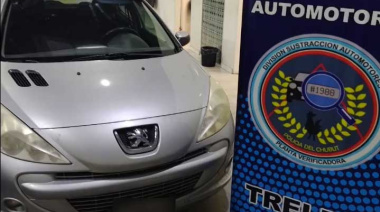Recuperaron un auto robado que estaba escondido en una vivienda