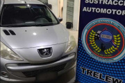 Recuperaron un auto robado que estaba escondido en una vivienda