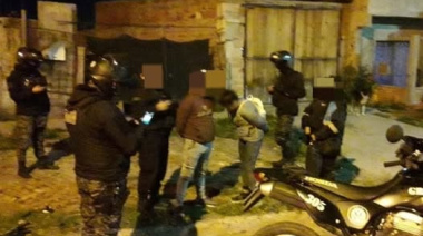 🧥Tenía pedido de captura y cayó robando ropa en pareja: los delató una cámara