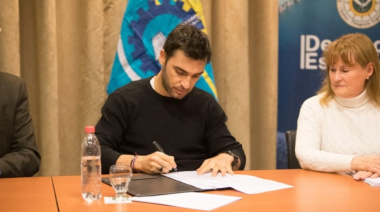 Torres encabezó la firma para reactivar el astillero de Comodoro Rivadavia