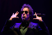 🎤 Calamaro se cruzó con el público en Cali y se fue abucheado