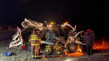 Impactante choque en Ruta 3: un auto terminó metido debajo de un camión