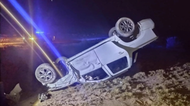 Dos hombres volcaron en la Ruta 25 cuando iban a ayudar a un amigo