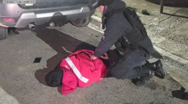 Lo atraparon con una hormigonera robada y terminó a los codazos con la Policía