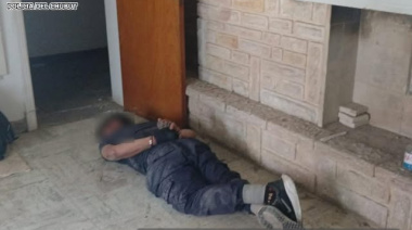 Lo encontraron adentro de la casa con el botín listo para llevarse