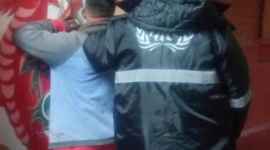 Cayó un hombre tras intentar escapar por la ventana de un local en Galería Fénix
