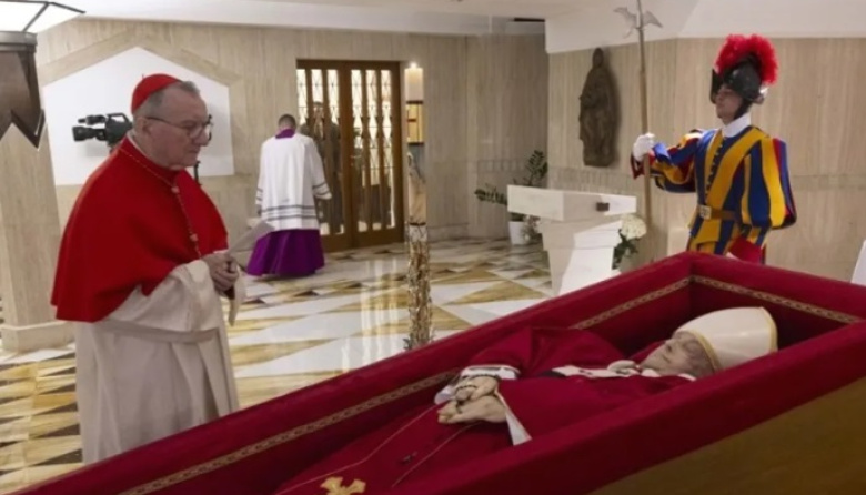 Casi 50 mil personas despidieron al papa Francisco en San Pedro