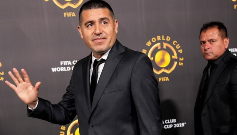 Los hinchas estallaron contra el Consejo de Fútbol tras la presentación de Marco Pellegrino