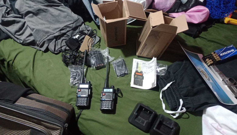 Secuestran una pistola 9 mm, una escopeta y equipos de comunicación