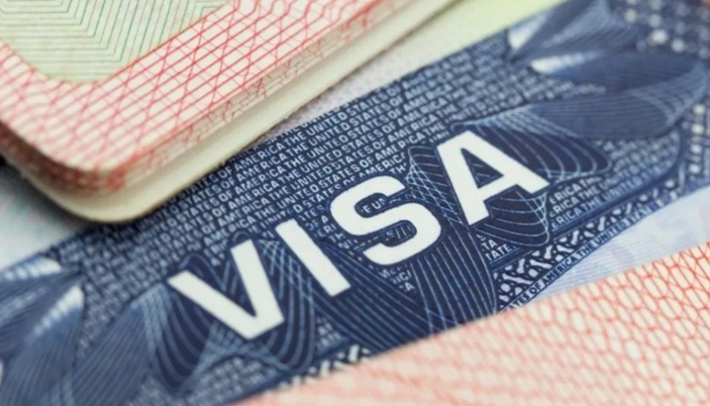¿Viajar a EE.UU. sin visa? El Gobierno negocia para que los argentinos puedan entrar solo con pasaporte