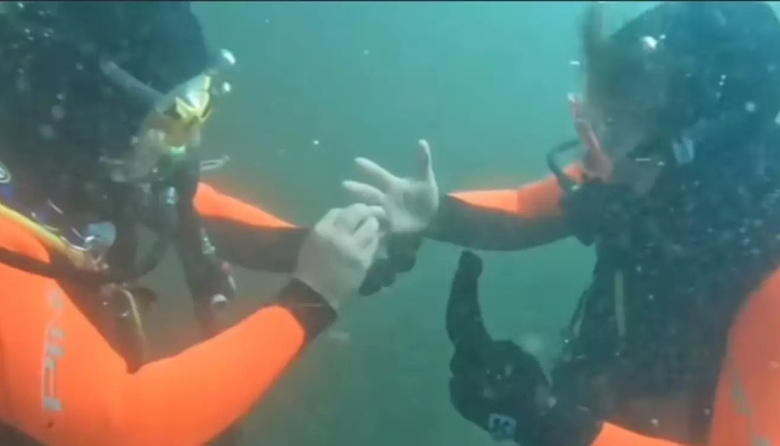 Le pidió casamiento bajo el agua en Puerto Madryn