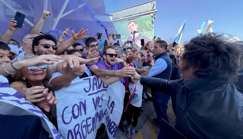 Incidentes en Santa Fe: Milei cambió su agenda y hubo cinco detenidos