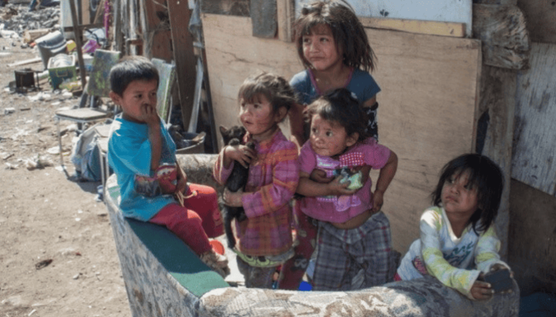 La pobreza baja, pero la realidad no despega: la UCA advierte que la mejora es frágil