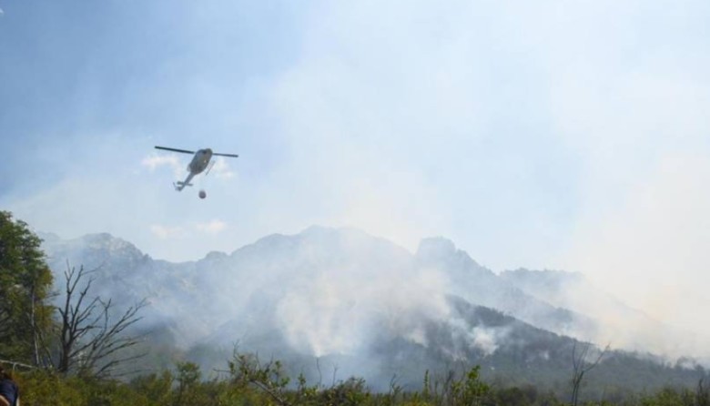 Incendios en la cordillera: 500 personas luchan contra el fuego y ya se quemaron más de 45 mil hectáreas