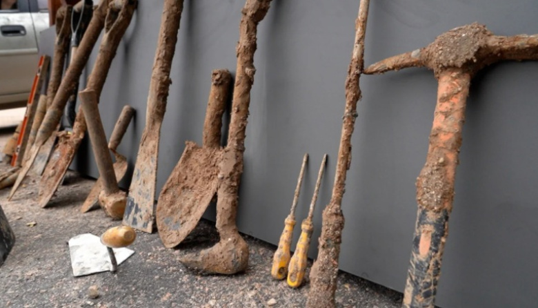 Caen 11 delincuentes que cavaban un túnel para asaltar un banco en Montevideo