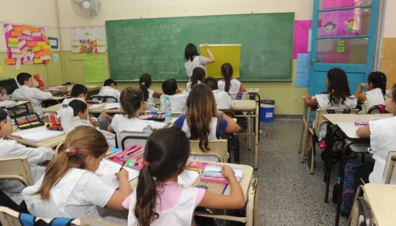 Más de 30 intendentes se suman a la querella contra las coimas y el boicot educativo