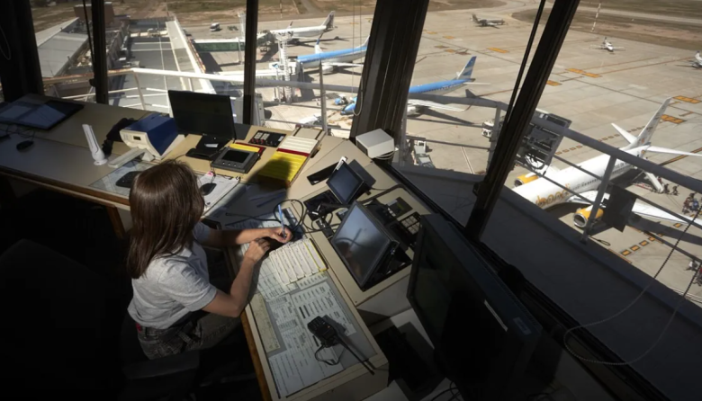 Controladores suspenden el paro de jueves y viernes, pero el fin de semana sigue en riesgo