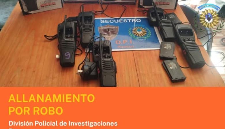 Allanaron una casa y recuperaron radios, cortinas y hasta una funda policial