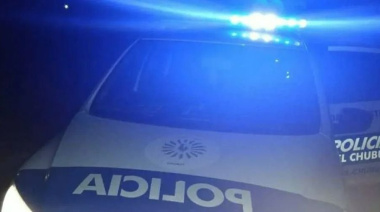 🐍 Se puso salvaje: una mujer mordió a un policía para evitar que la identifiquen