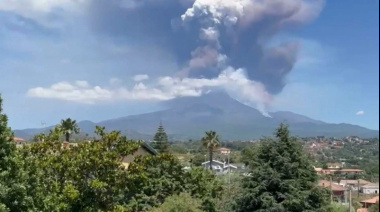 El Etna rugió fuerte: erupción explosiva sacudió Sicilia, pero sin caos