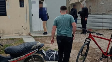 Se quiso robar una moto en Madryn y lo atraparon a las piñas