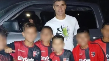 Newell’s sancionó a seis chicos por sacarse una foto con un jugador de Central