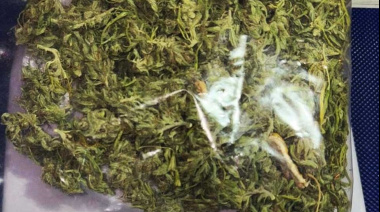 Iba en moto, sin licencia, con alcohol en sangre y marihuana encima
