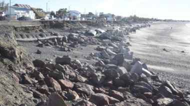 La fuerte marejada del domingo provocó daños en Playa Unión