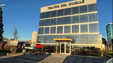 Fin de semana a pura música, risas y tradición en el Teatro del Muelle