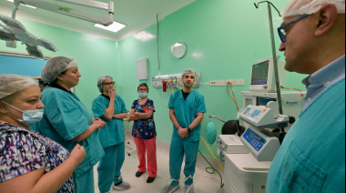 Torres salió al ruedo con equipamiento nuevo y camionetas para hospitales de Chubut