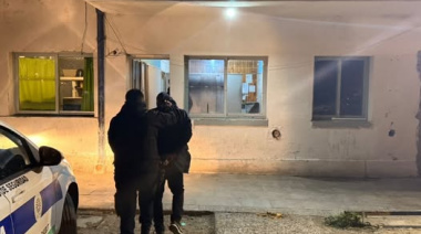 Robó una rueda, quiso escapar y lo pescaron con las manos en la goma