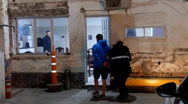 Se quiso meter en la casa equivocada y lo frenó… un policía