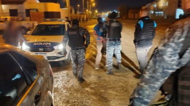 Paró el auto con la puerta abierta y pidió ayuda: terminó detenido por violencia y resistencia