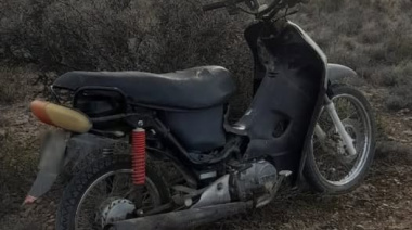 Hallan una moto robada escondida entre arbustos cerca de Rawson