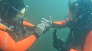 Le pidió casamiento bajo el agua en Puerto Madryn