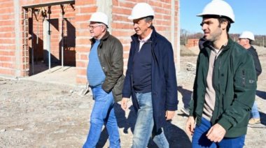Torres destacó la reactivación de obras de viviendas en Dolavon con fondos provinciales