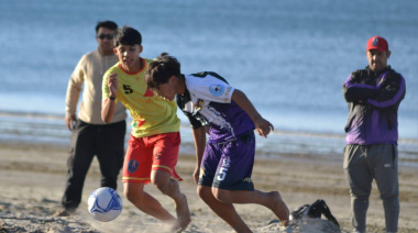 Puerto Madryn le mete ritmo al verano con el Torneo de Fútbol Playa Sub16 y Sub18