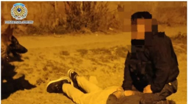 Amenazó con un cuchillo, quiso enfrentar a la policía y lo frenó un perro de la División Canes