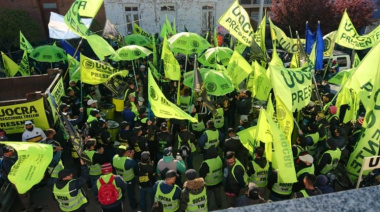 🚧 La UOCRA se moviliza en Trelew por la alta desocupación 📢