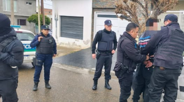 Una pareja fue detenida tras destrozar una casa e intentar robar un celular