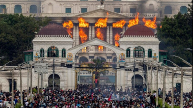 El primer ministro renunció tras una ola de violencia que dejó 25 muertos