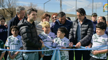 Torres inauguró la primera Estación de Telemedicina y una cancha de césped sintético en Río Pico