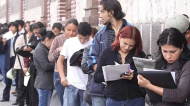 Crece el empleo informal ante el freno de la economía