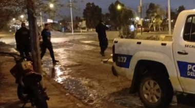 Intentaron detener a un motociclista y sus vecinos agredieron a los efectivos