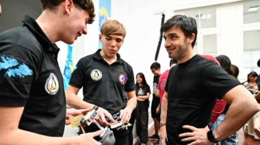 Nacho Torres recibió a los estudiantes chubutenses que brillaron en la Final Nacional de la Liga de Robótica 2025