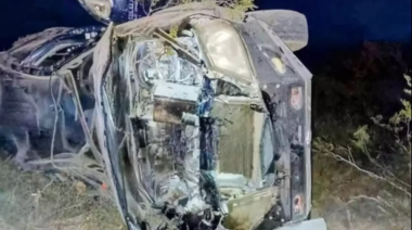 Un madrynense volcó cerca de Sierra Grande y su camioneta quedó destruida