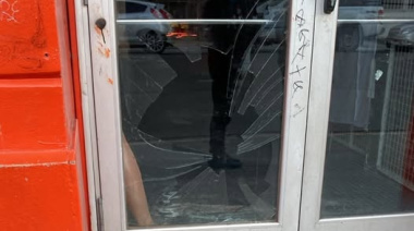 Una menor rompió la vidriera de un local y terminó demorada