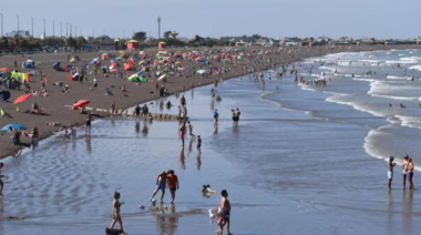 Dos niñas fueron arrastradas mar adentro y rescatadas por bañistas en Playa Unión
